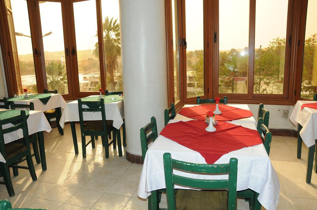 Nile Hotel Assuan Exterior foto